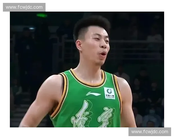 张镇麟在防守端展现关键价值，有效消耗了广厦头号得分手布朗的进攻体力